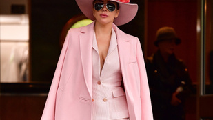 Lady Gaga pink szettje nyomokban nadrágot is tartalmazott