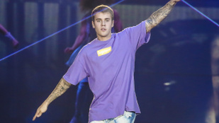 Justin Bieber megint morcos, most mikrofont hajigál