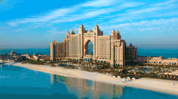 Juhász szerint Rogán dubaji luxushotelezett a napokban, Rogán és a Valton cáfol