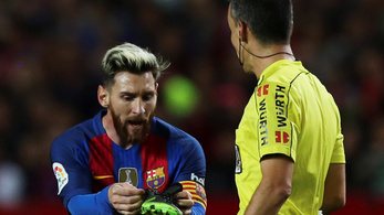 Messi kiakadt a cipőfűzős sárga lapon