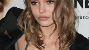Johnny Depp lánya gyönyörű, de miért vág ilyen arcot?