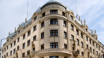 Tiborczhoz köthető cégek szerezték meg a Mahart-székházat