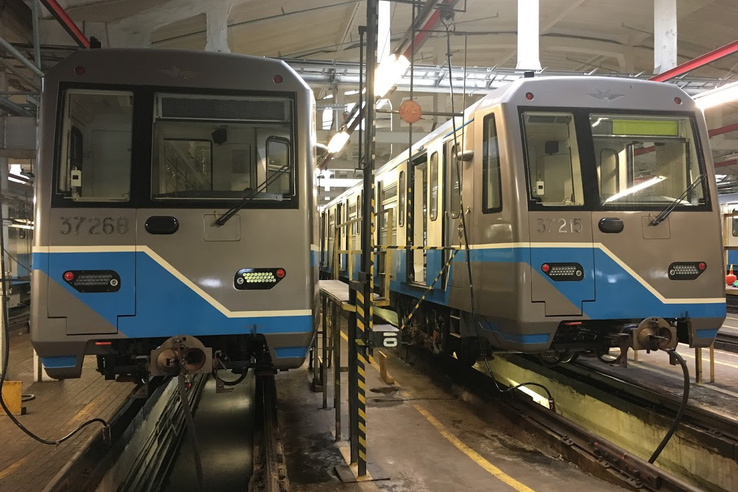 A Metrovagonmas egy éves járművei a vlagyikinói telephelyen