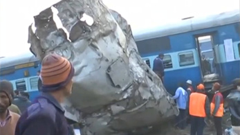 Majdnem százan haltak meg a súlyos indiai vonatbalesetben