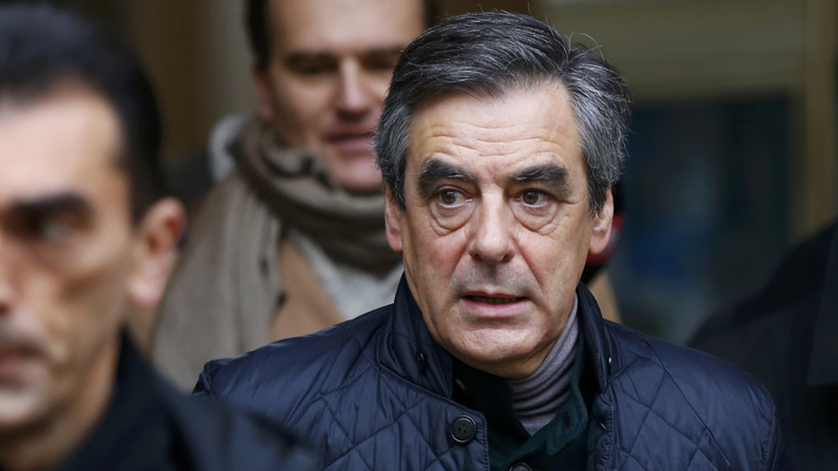 Francia előválasztás: Sarkozy elismerte vereségét, Fillon-t támogatja