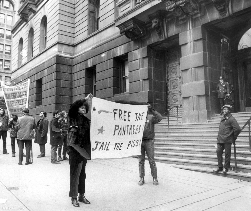 1971-re már a gyengülés az szétszakadás jeleit mutatták a Fekete Párducok, itt már csak egy kis, elszánt csoport tüntet Marshall Eddie Conway tárgyalásán, akit azzal vádoltak, hogy megölt egy baltimore-i rendőrt 1971. január 15-én.