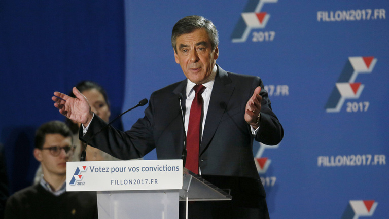 Sarkozy volt miniszterelnöke vezetné Le Pen ellen a jobboldalt
