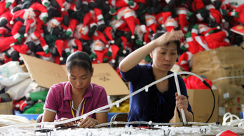 Embertelen körülmények közt készül a karácsony Kínában