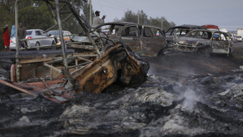 Tűzgolyóvá vált egy kenyai tartálykocsi