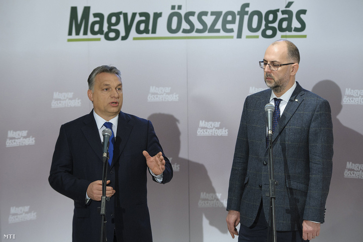 Orbán Viktor magyar miniszterelnök és Kelemen Hunor a Romániai Magyar Demokrata Szövetség (RMDSZ) elnöke 2016. december 8-án találkozott a szatmárnémeti Kossuth-kertben  