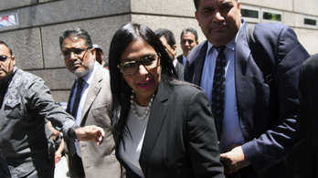 Földhöz vágták a venezuelai külügyminiszter asszonyt