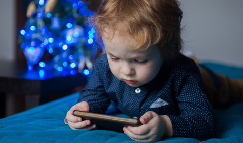 Első telefon karácsonyra a gyereknek? Ezt olvassa el!