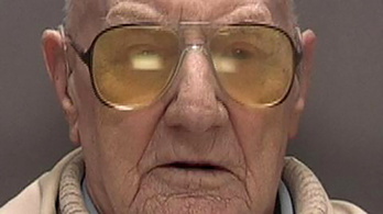 13 évet kapott a 101 éves brit pedofil