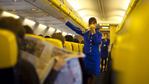 A részegekre, de egy vetélésre is fel vannak készítve a magyar stewardessek