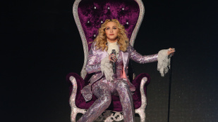 Instahíradó: Madonna és barátnője, Erzsébet királynő kellemes ünnepeket kívánnak