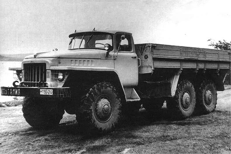 A szovjet autóipari tudományos intézet (NAMI) 1961-ben kiadott egy iránymutatást, amely szerint a Szovjetunió járműiparának törekednie kell az egységesítésre. Ez az iránymutatás érintette a terepjáró teherautókat is. Ebben a szellemiségben készült el előbb a KRAZ 222 1963-ban, a legendás 255B elődje, majd 1965-ben az Ural 375 prototípusa is. A széria 375-ösök már az Ural nevet viselték. 