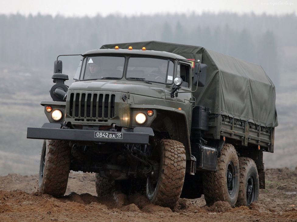 Az Ural 375-ös a hetvenes évek végére már kissé elavult. Így a továbbfejlesztett, nagyobb teherbírású, jobb terepjáró-képességű és csörlővel felszerelt Ural 4320 lett a legenda. Aki nem is volt katona, az is számos hihetetlen történetet halott már az elpusztíthatatlan, mindenen átgázoló, robusztus teherautóról, amelynek a mai napig számos változata megtalálható Oroszországban és a volt KGST-országokban, köztük a Magyar Honvédségnél is. A 4320-ast még most is gyártják Miasszban.