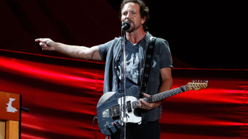 A Pearl Jam énekese megcsinálta egy szegény család karácsonyát