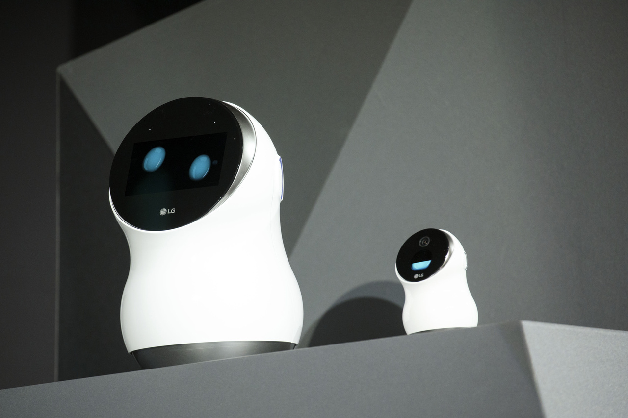 Ezek az apróságok az LG Electronics Hub Robot Mini névre hallgató termékei, otthoni asszisztensek, amiket az Amazon Alexa szoftvere működtet.