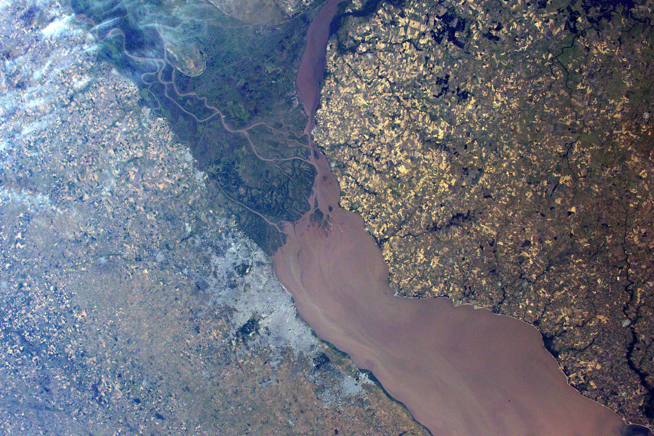 Egy újabb dél-amerikai fotó: Buenos Aires és a La Plata folyó: ahol Argentína és Uruguay találkozik.