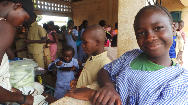 Gyerekek túlélő üzemmódban: iskolaudvar ebola után