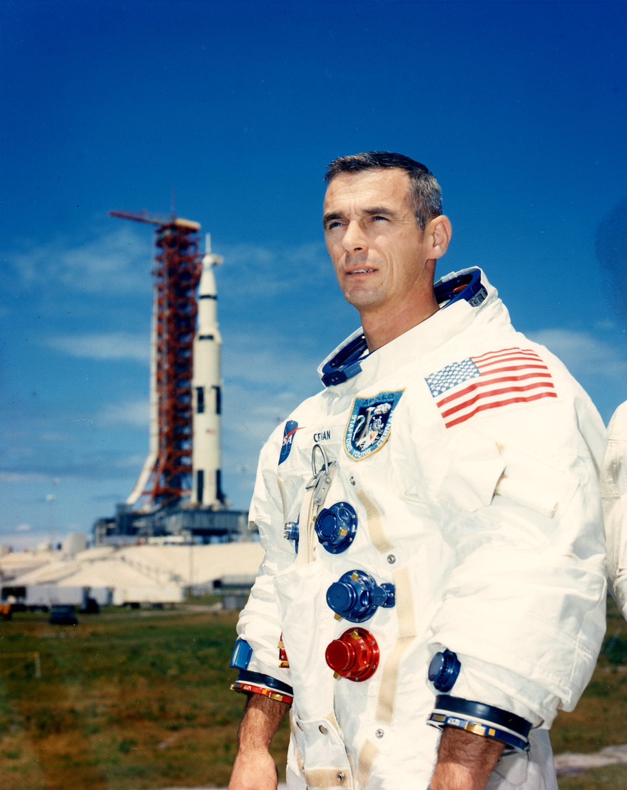 1969. május 13-ai portré, öt nappal az Apollo-10 küldetés startja előtt.