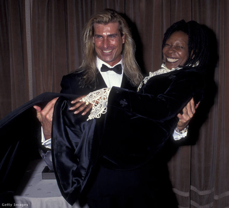 Ez a kép 1995-ös, a szerencsés hölgy ezúttal Whoopi Goldberg.