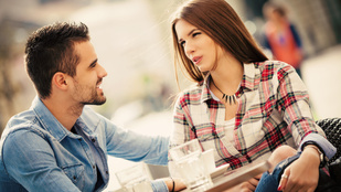 7 idegesítő kérdés, amit férfiak randin fel szoktak tenni