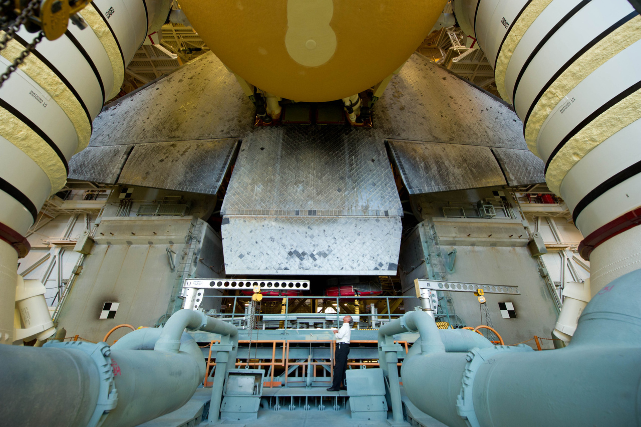 2011. május 31. Bolden és az utolsó útjára készülő Atlantis űrsikló.