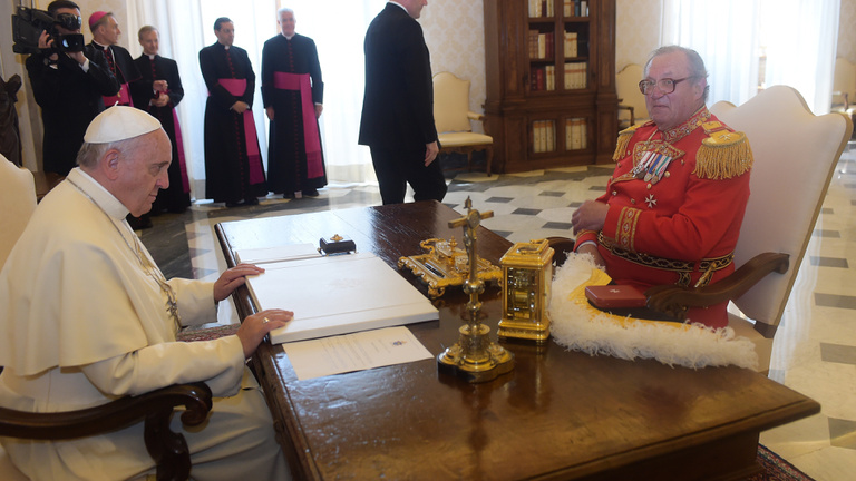 Óvszerbotrány miatt rúgta ki a pápa a máltai lovagrend nagymesterét