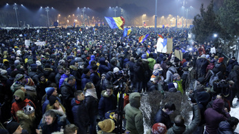 Tízezren követelik a román kormány lemondását