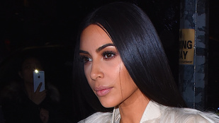 Kim Kardashian tanúskodott a párizsi kirablásáról szóló perben