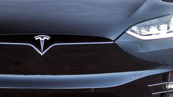Nevet változtat a Tesla Motors