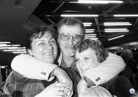 1984: Mészáros Márta (balra) és színészei: Jan Nowicki és Czinkóczi Zsuzsa a Napló Cannes-i bemutatásakor. Mészáros Márta a zsűri különdíját kapta filmjéért. 