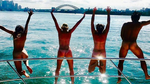 Meztelenül turnézzák végig Ausztráliát ezek a turisták