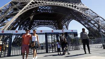 Terroristaálló üvegborítást kap az Eiffel-torony alja