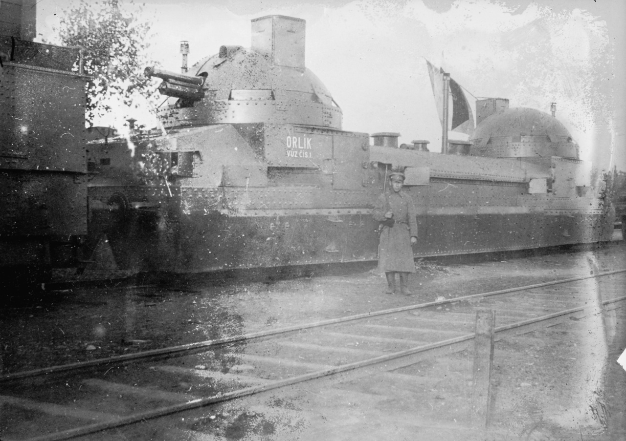 1918: A híres-hírhedt Zaamurec, 130 tonnás orosz önjáró lövegkocsi, az orosz polgárháborúban cseh légiósok kezében