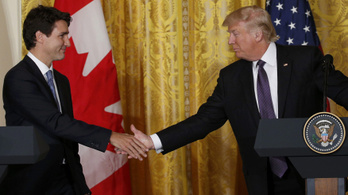 Bár mindenről homlokegyenest mást gondolnak, nem harapta le egymást fejét Trump és Trudeau