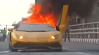 Visszahívják az összes Lamborghini Aventadort