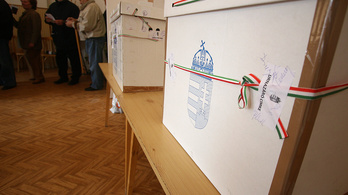 Závecz: Majdnem annyian szavaznának a Fideszre, mint a teljes ellenzékre