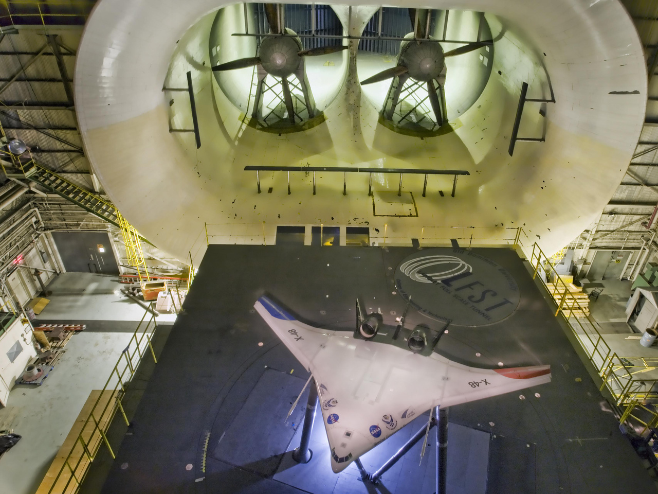 2009: X-48B kísérleti repülőgép szélcsatorna tesztje. 
