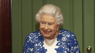Nézze meg, milyen jól van II. Erzsébet királynő!