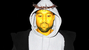 Kerekebb lett a világ: végre arany Jézus-szobor készült Kanye Westről