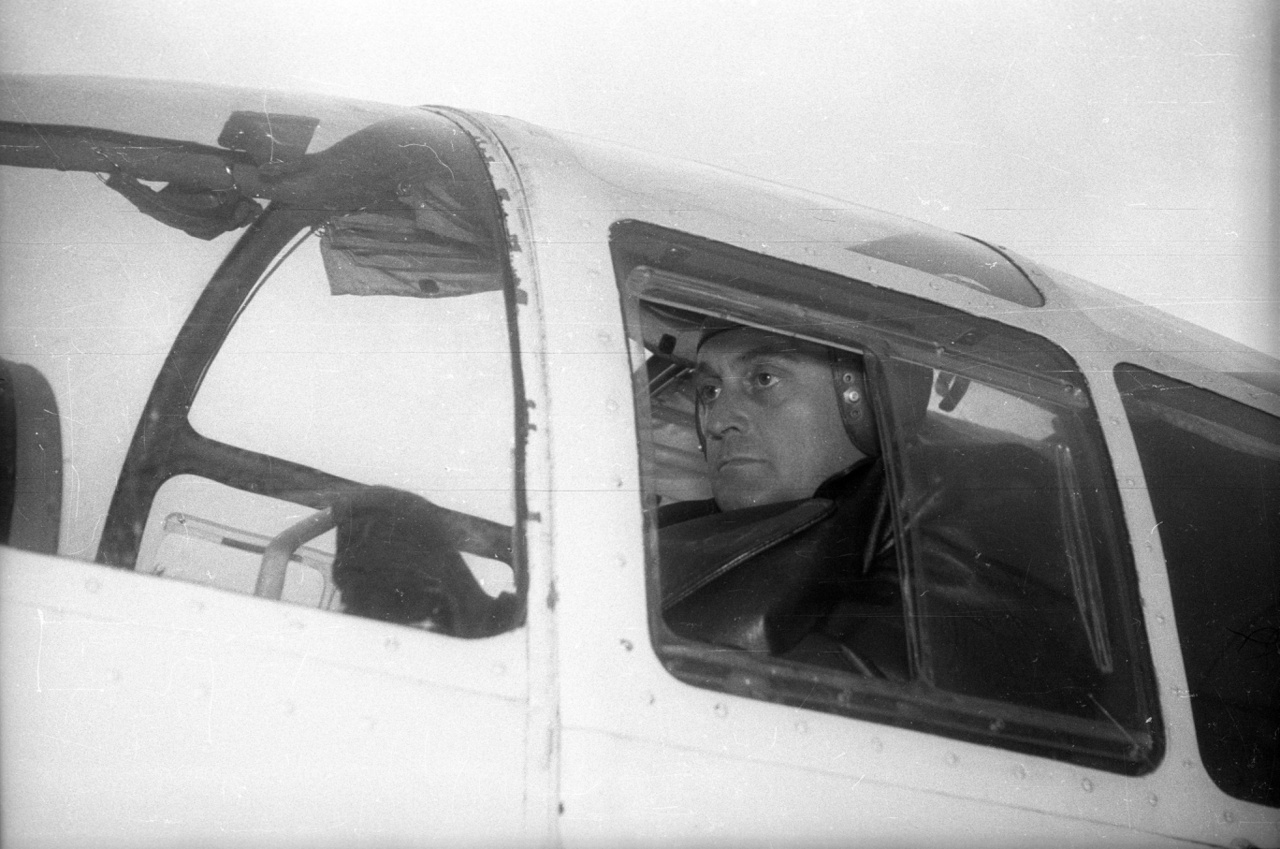 "Repülőgépet kapott a mentőszolgálat. Elmondtam a pilótának, hogy akarok egy interjút, de ő nem értette, miért lehet érdekes az újságolvasóknak az élete. Kiderült, hogy Messerschmitten volt berepülő pilóta, végigharcolta a második világháborút, többször lelőtték, de mindent túlélt."
