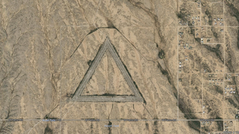Miért vannak óriási háromszögek Arizonában?