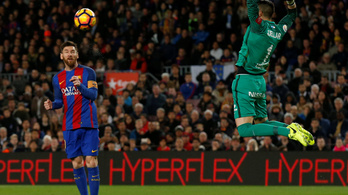 Messi 13 méterről fejelt gólt, de Suarez kapása jobb