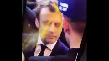 Tojással dobták meg a francia elnökségre hajtó Macron-t