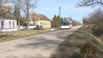 Magyar közlekedési abszurd: túl gyors a busz a menetrendhez