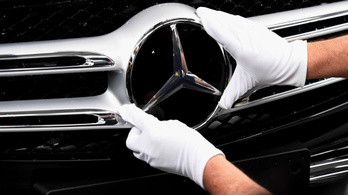 Egymillió Mercedest hívnak vissza egy hibás biztosíték miatt