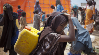 Több ezer gyerek az éhhalál szélén Kelet-Afrikában